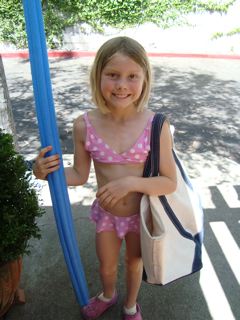 mari heade to pool